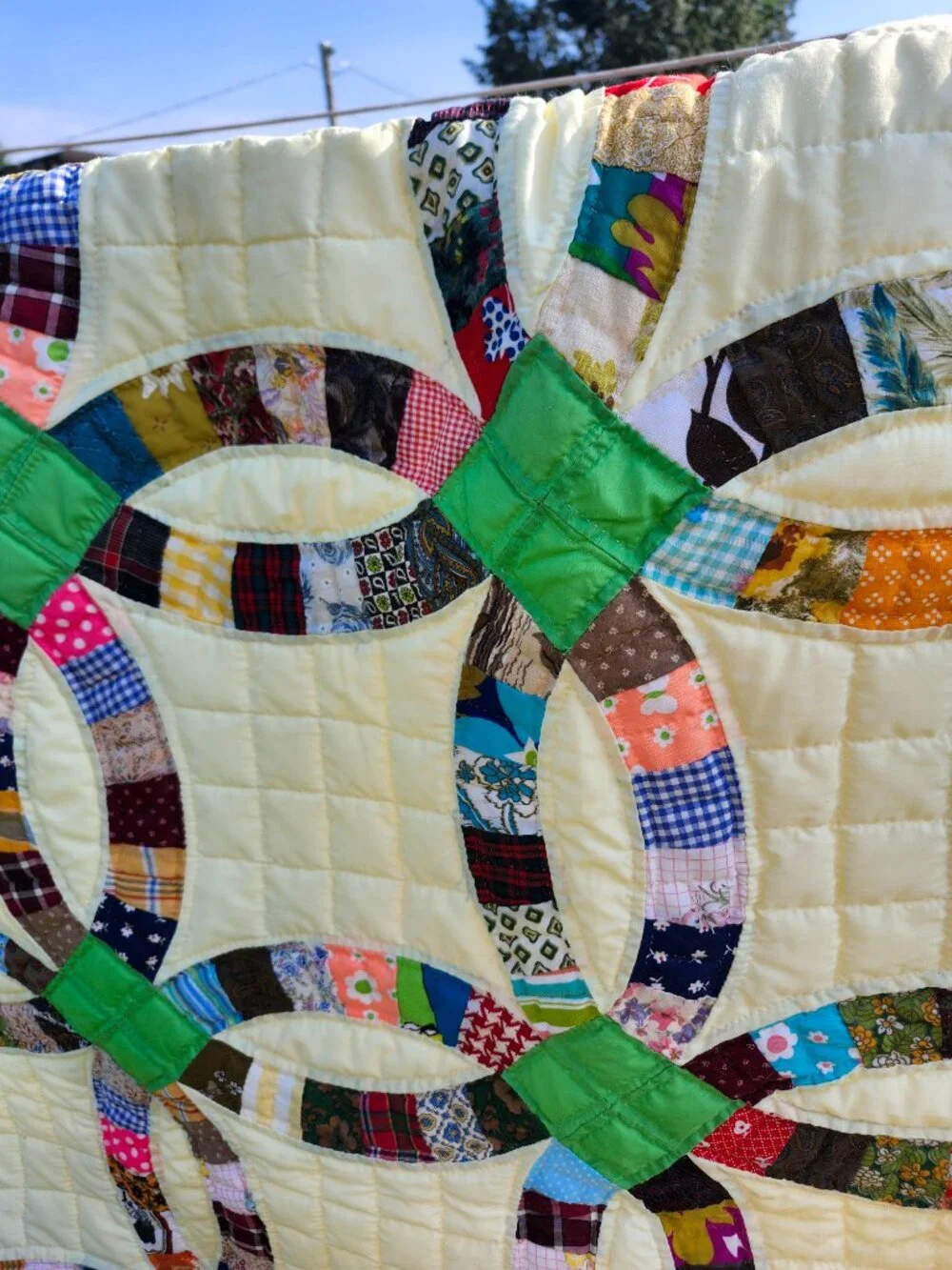 Vintage handmade scalloped double wedding ring quilt  79